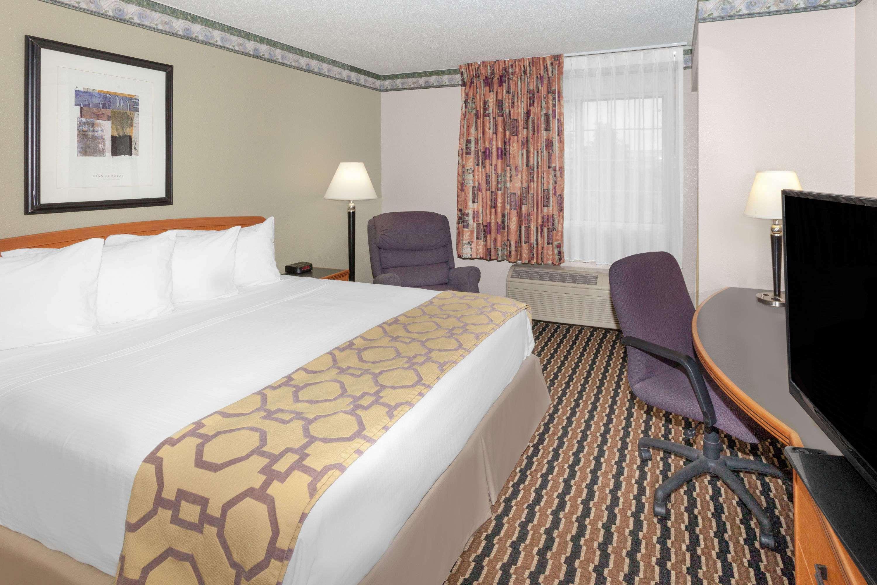 Baymont By Wyndham Fort Wayne Esterno foto