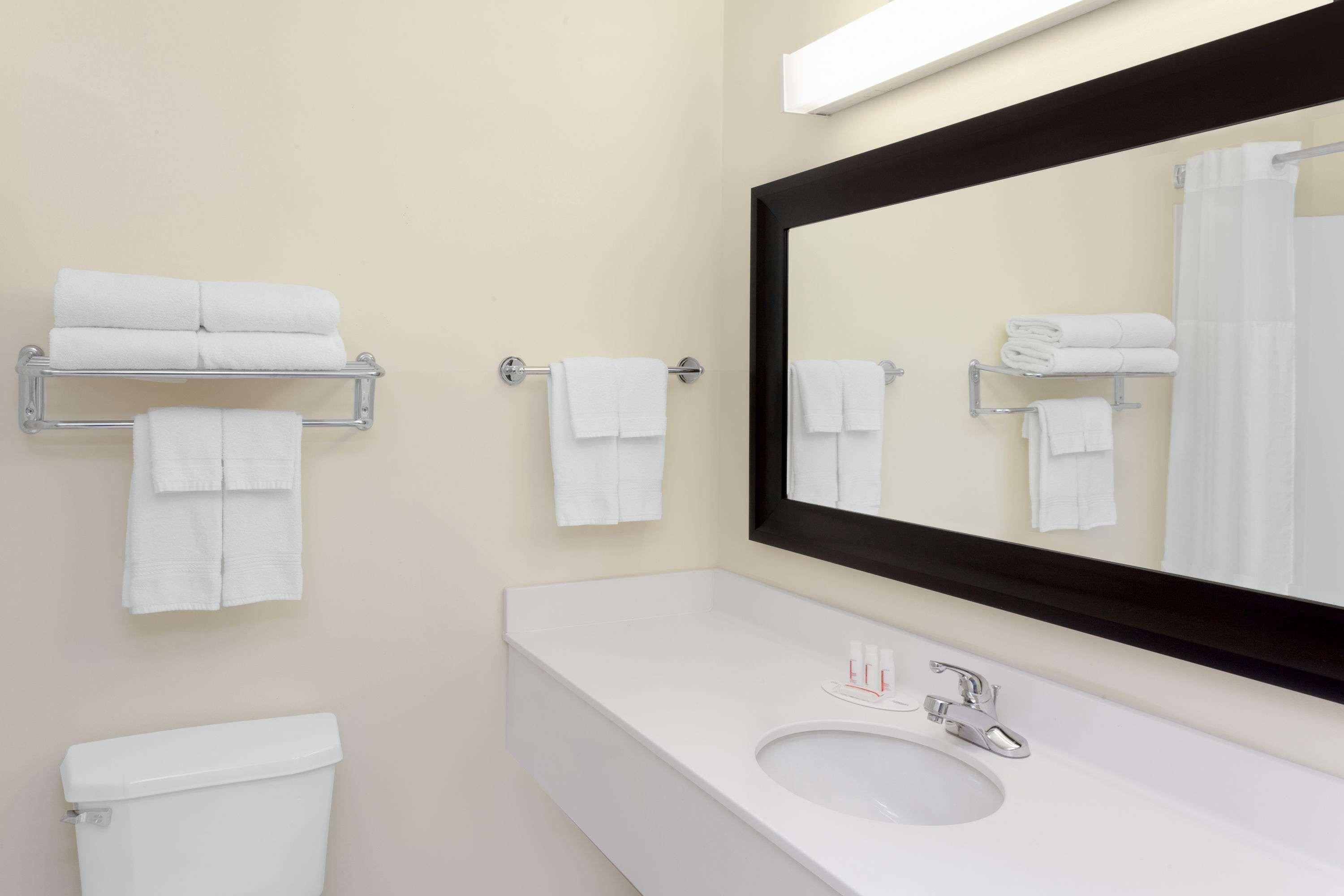 Baymont By Wyndham Fort Wayne Esterno foto