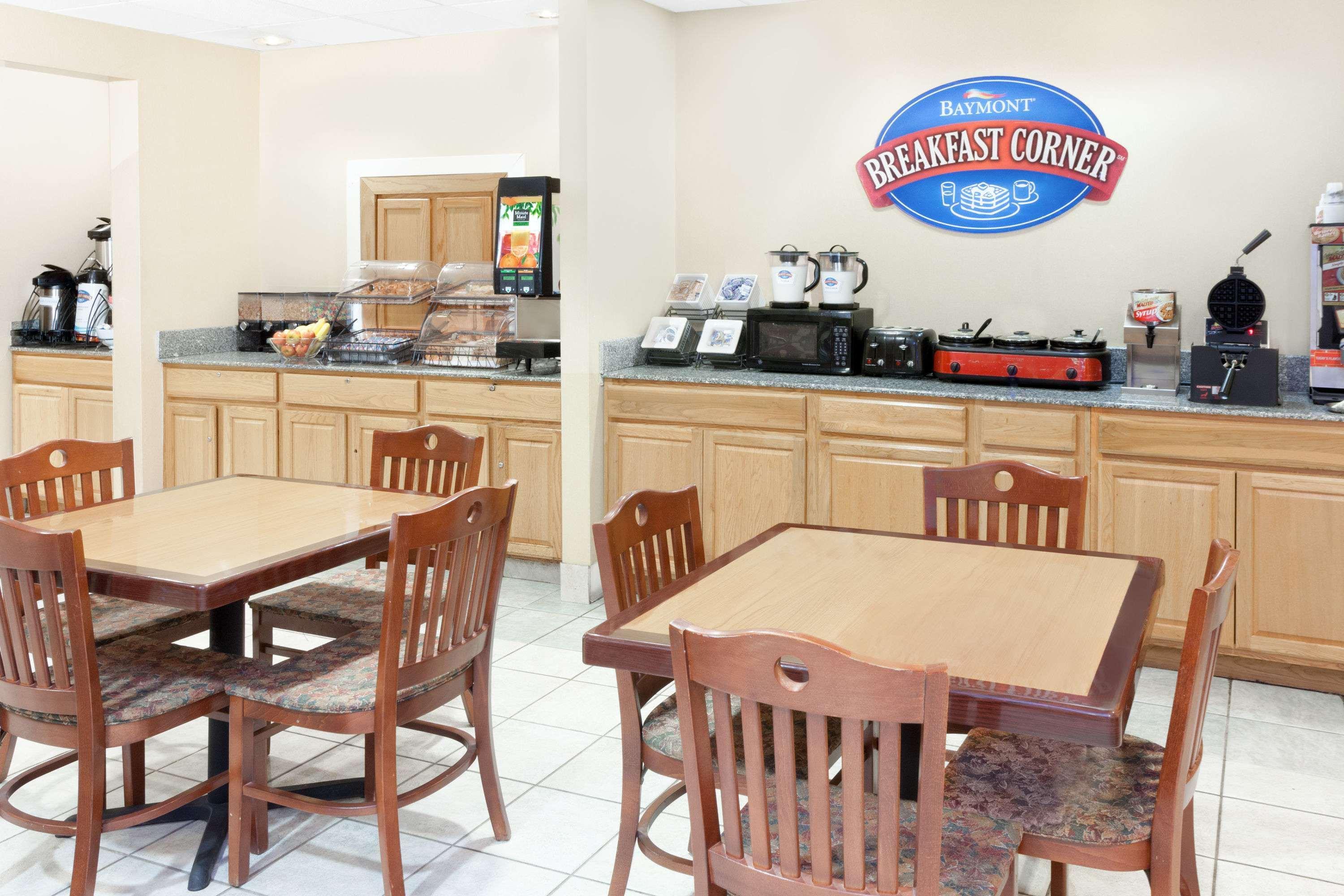Baymont By Wyndham Fort Wayne Esterno foto