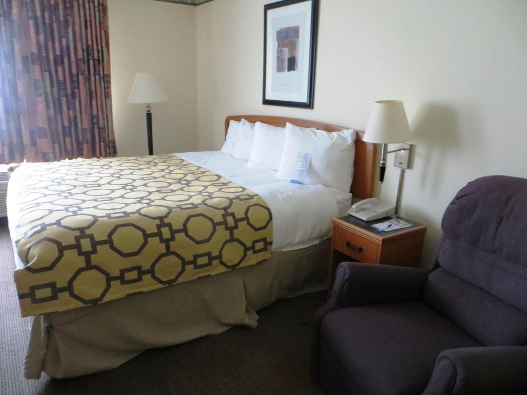 Baymont By Wyndham Fort Wayne Esterno foto