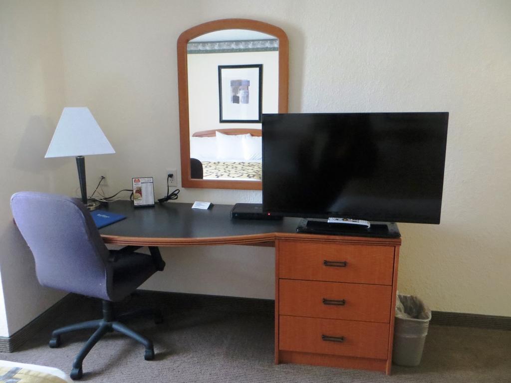 Baymont By Wyndham Fort Wayne Esterno foto
