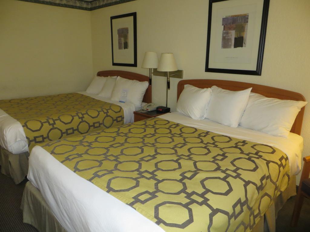 Baymont By Wyndham Fort Wayne Esterno foto