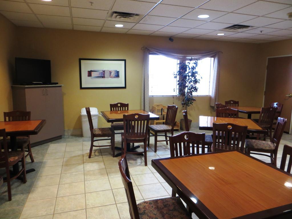 Baymont By Wyndham Fort Wayne Esterno foto
