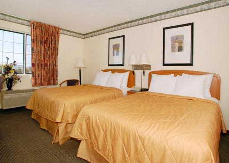 Baymont By Wyndham Fort Wayne Esterno foto