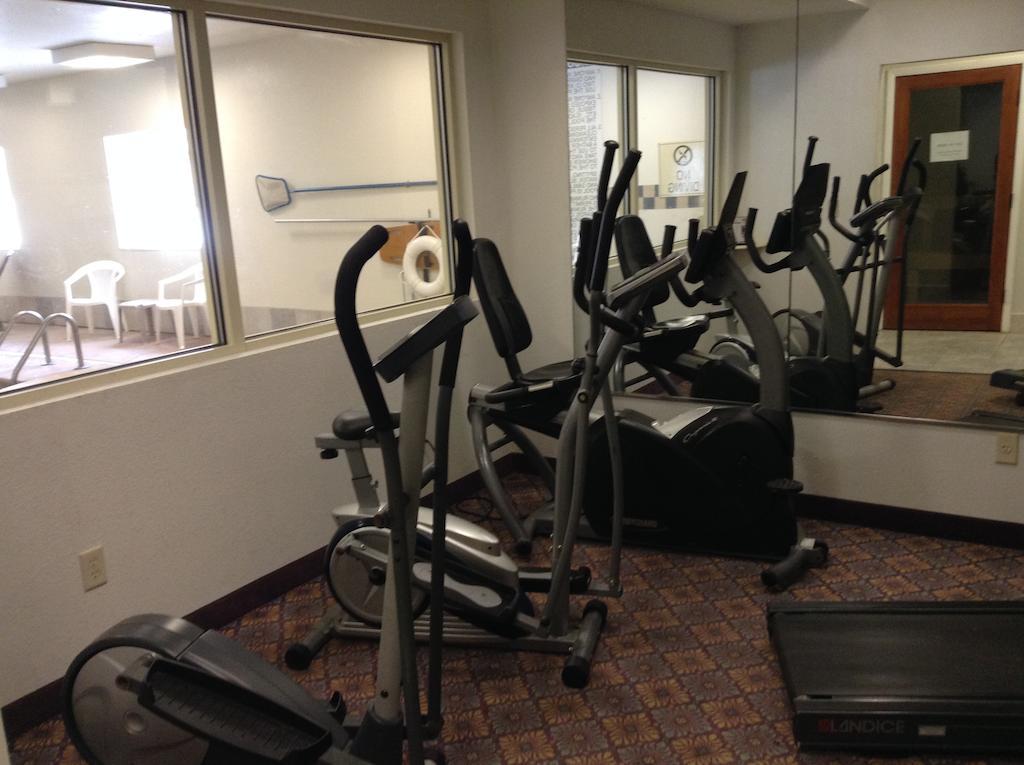Baymont By Wyndham Fort Wayne Esterno foto