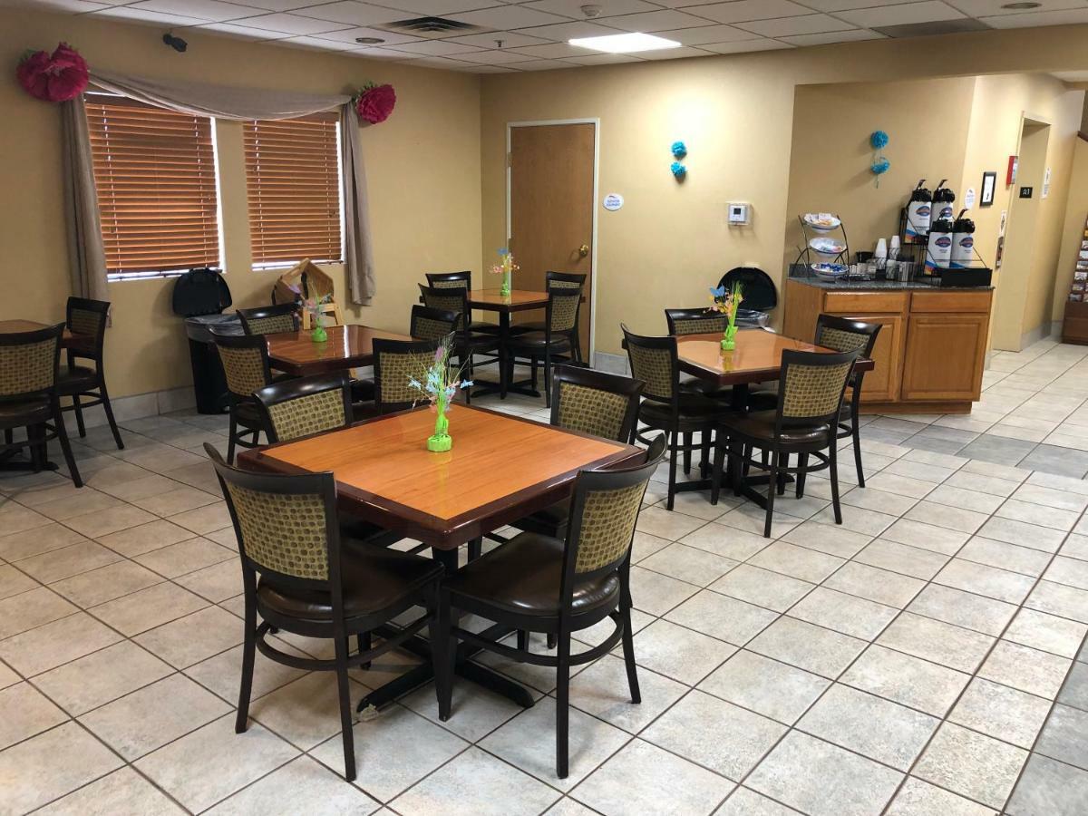 Baymont By Wyndham Fort Wayne Esterno foto