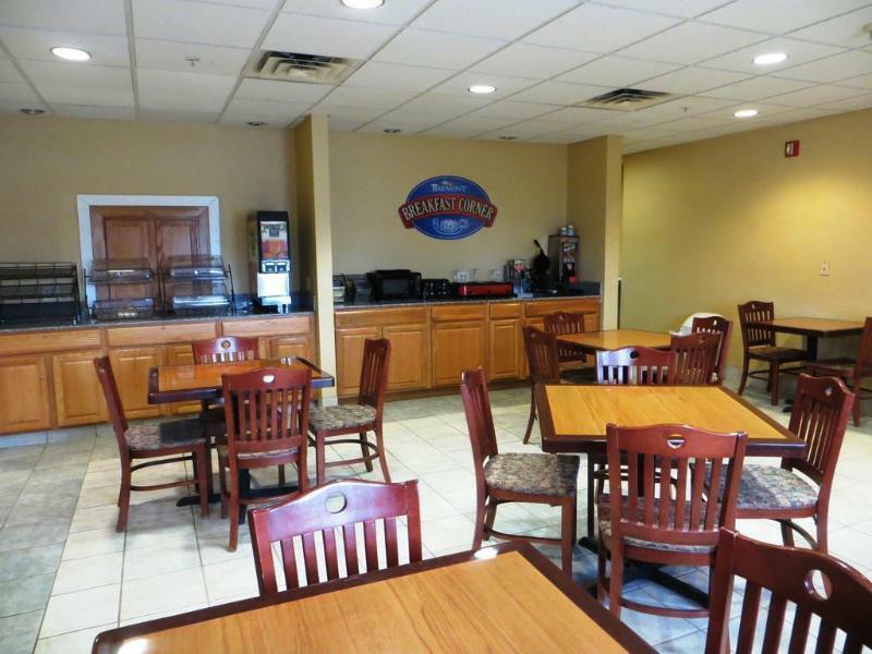 Baymont By Wyndham Fort Wayne Esterno foto